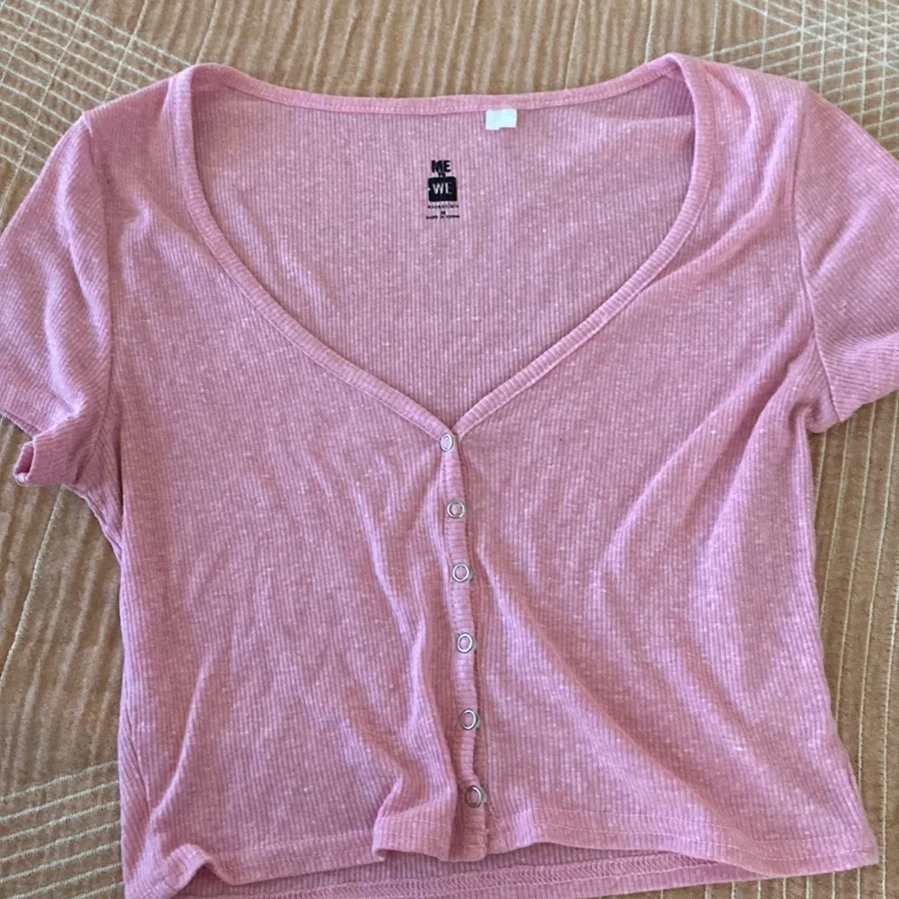 2 tops - Picture 3 of 4